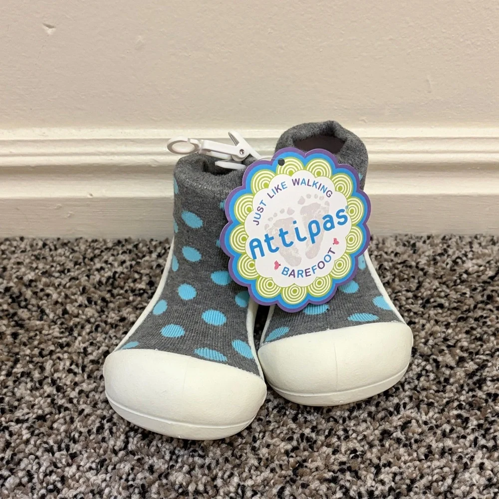 Grey Sock Shoes with Blue Polka Dots – Barefoot Style for Toddlers